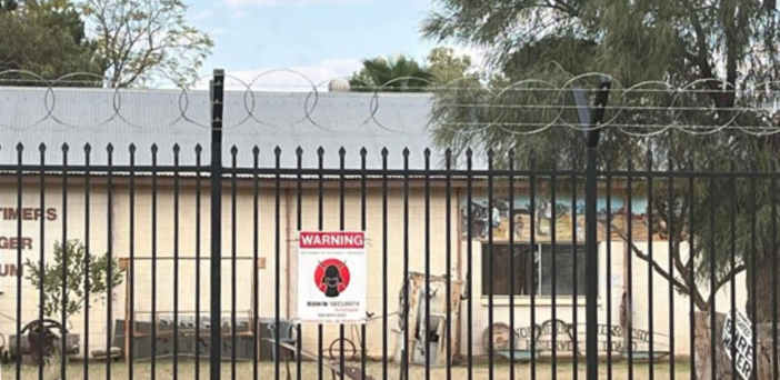 Aged care residents imprisoned behind new prison-style fencing for own safety at Old Timers Village in Alice Springs, NT post image