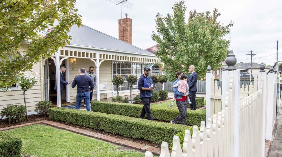 Victorian real estate restrictions not to be lifted for another seven weeks post image